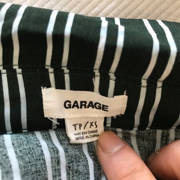 Stripped button up crop top - Picture 2 of 2